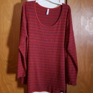 Lularoe Lynnae shirt